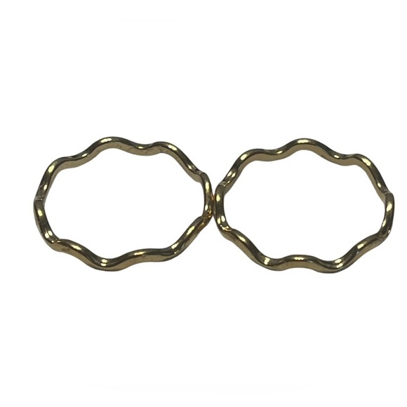 Stackable Avon Ring. 2 silver tone, 2 gold tone and 1 thicker gold tone - Picture 3 of 4